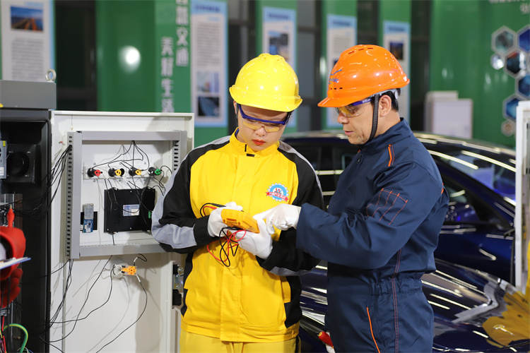 學新能源充電樁運維工程師專業，為何西安萬通成為優選？