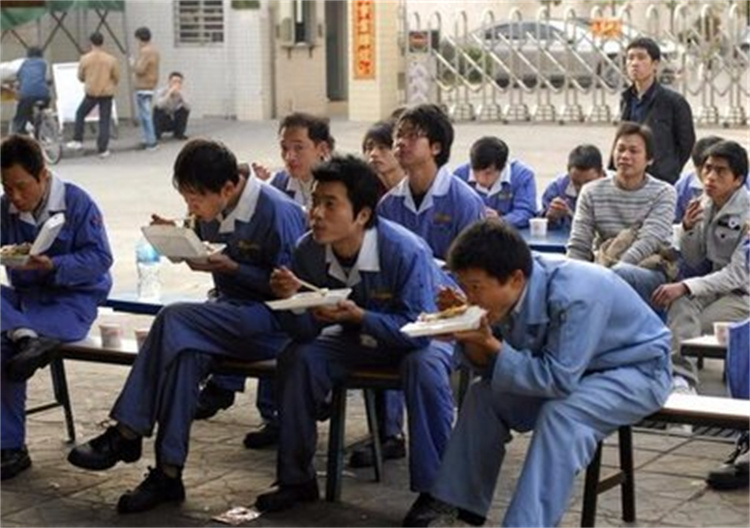 初中畢業(yè)生的三條出路！選擇最適合自己的那一條！
