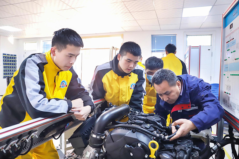 成人學技術：汽車維修技術好學嗎？西安萬通汽車學校怎么樣？