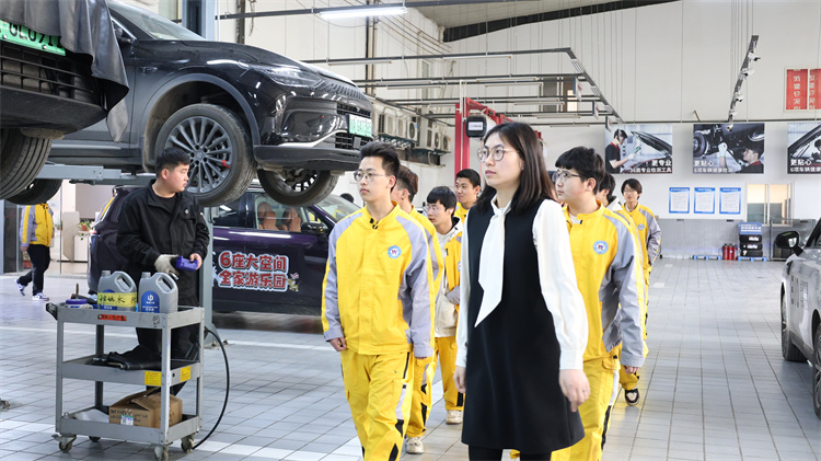 走進(jìn)零跑汽車(chē)，解鎖職業(yè)新視野——西安萬(wàn)通汽車(chē)學(xué)校學(xué)子開(kāi)展企業(yè)研學(xué)活動(dòng)