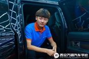 成功學(xué)子：心懷夢想來萬通  獨立自強真男兒