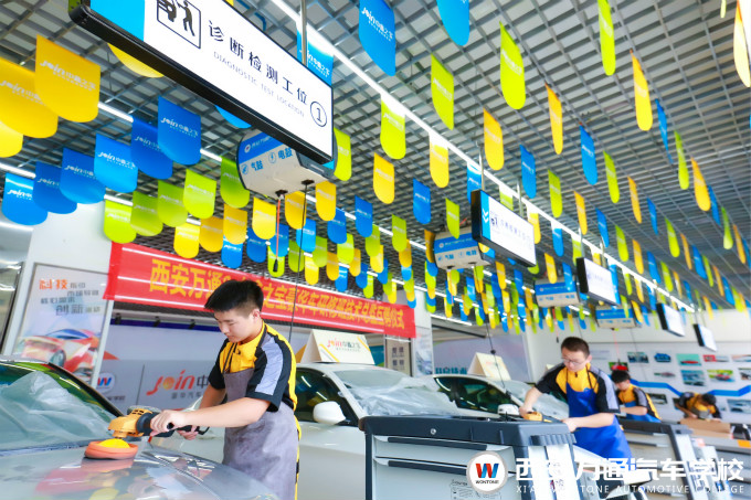西安萬通汽車學校學子實訓