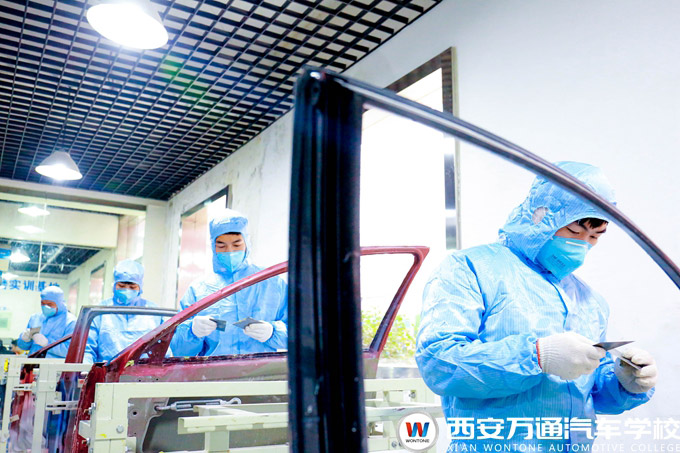 西安萬通汽車噴涂實(shí)訓(xùn)學(xué)習(xí)