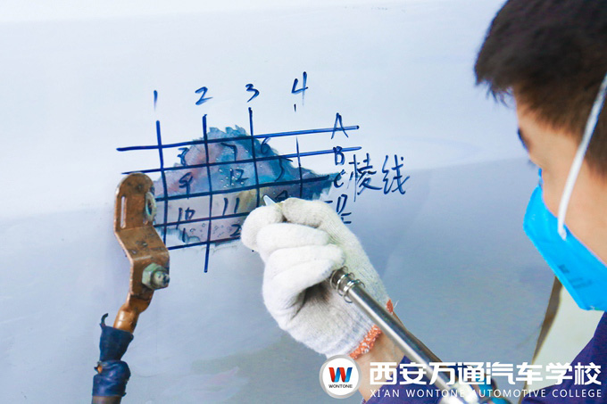 西安萬(wàn)通汽車學(xué)校鈑金修復(fù)實(shí)訓(xùn)教學(xué)