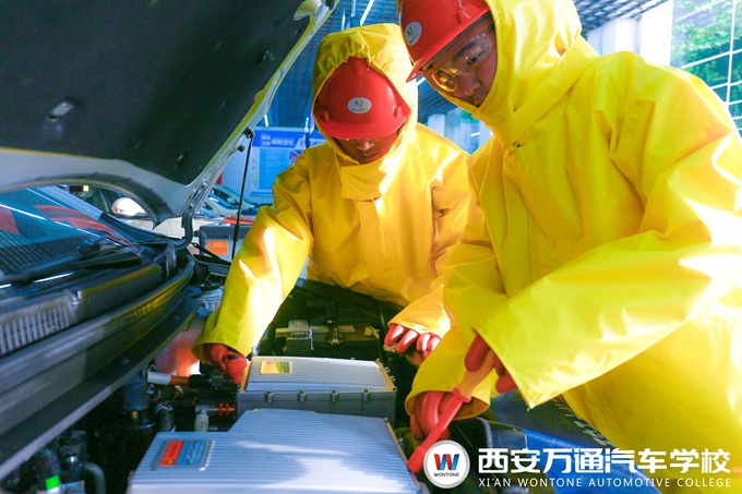 西安萬通汽車學(xué)校汽車新能源技術(shù)實訓(xùn)
