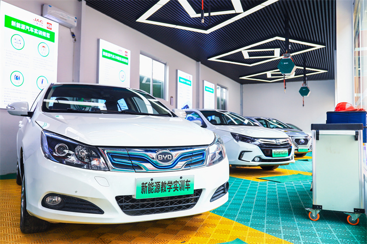 歐盟將于2035年正式禁售燃油車！ 新能源汽車行業發展前景大好！