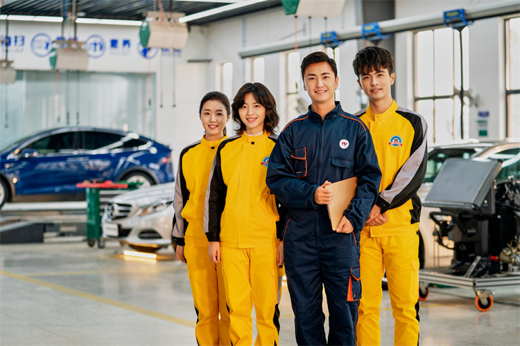 報(bào)讀汽車類專業(yè)，未來(lái)的就業(yè)你可以選擇這些！