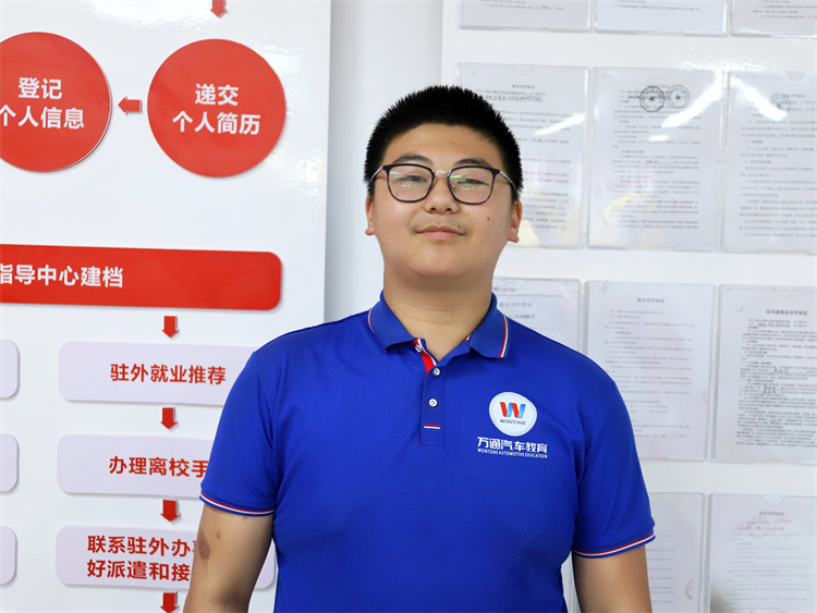 少年揚(yáng)帆向未來(lái)——?dú)g迎新同學(xué)李廣陸