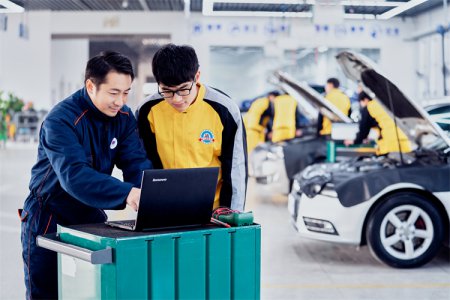 看這里、看這里，西安萬(wàn)通助你走穩(wěn)技能成才路！